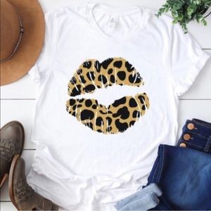 ⭐️NEW!⭐️Leopard Lips Graphic Tee 💋🐆
